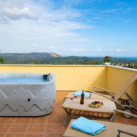 Erontas - Private Heated Jacuzzi *