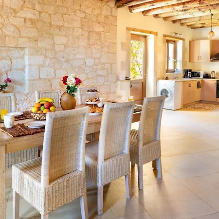 Erontas - Private Heated Jacuzzi Villa